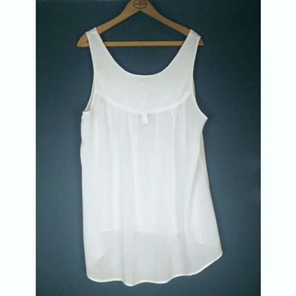 NWOT Torrid white sleeveless top - Picture 10 of 16
